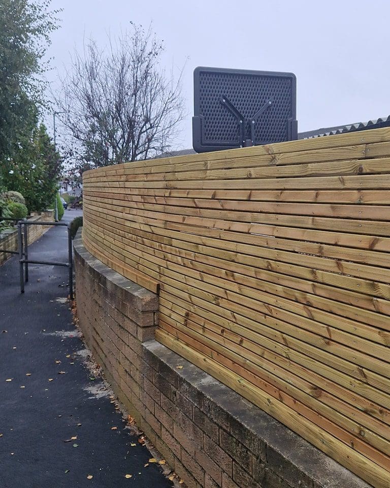 Contemporary fencing completed in LS26