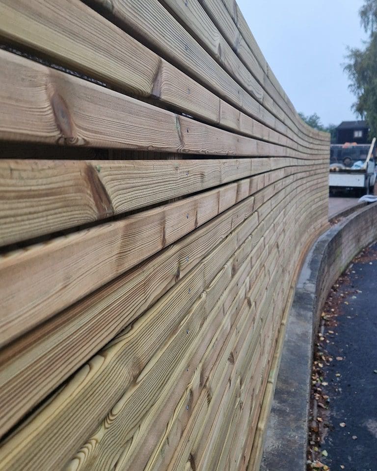 Contemporary fencing completed in LS26