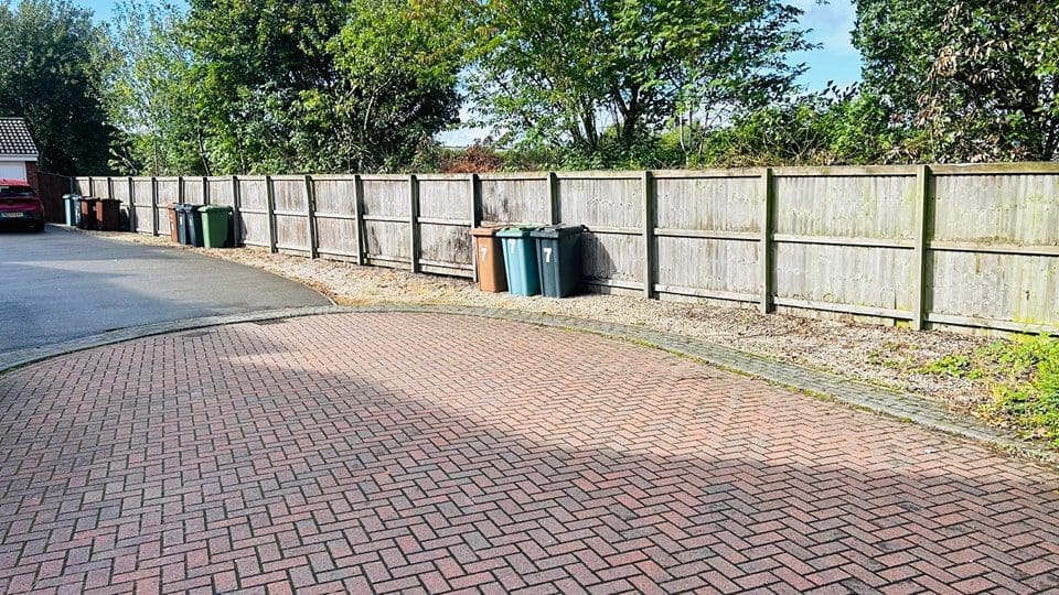 shared fence for 3 properties In ls10