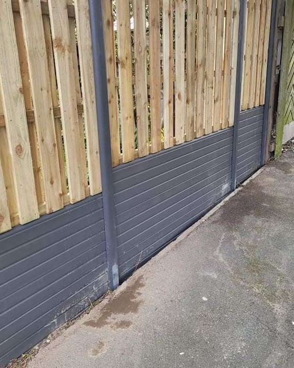 Composite Fencing vs. Wood: A Cost-Benefit Analysis