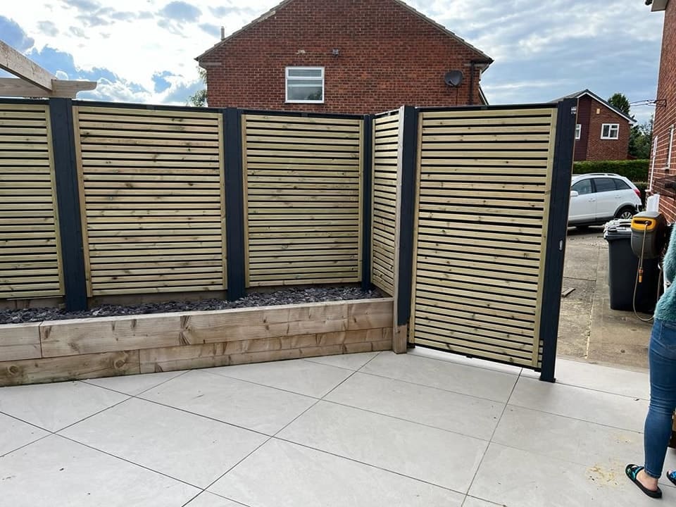 fencing Castleford‎