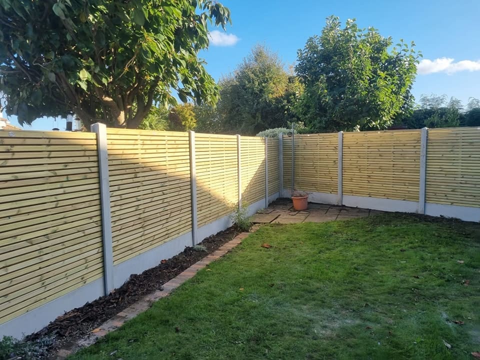 fencing Heckmondwike‎