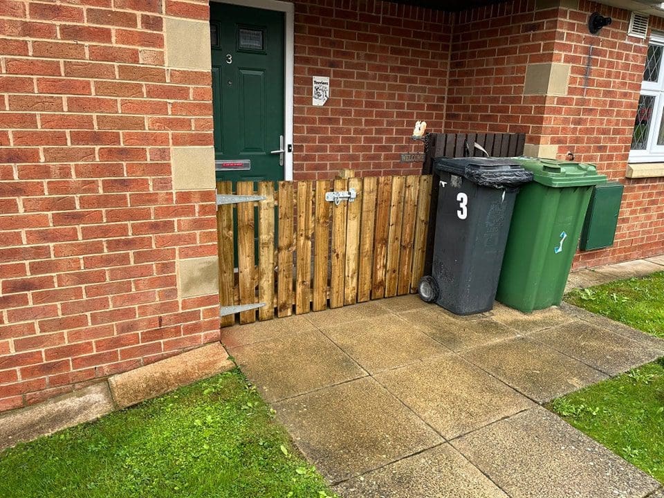 3ft pailing fence