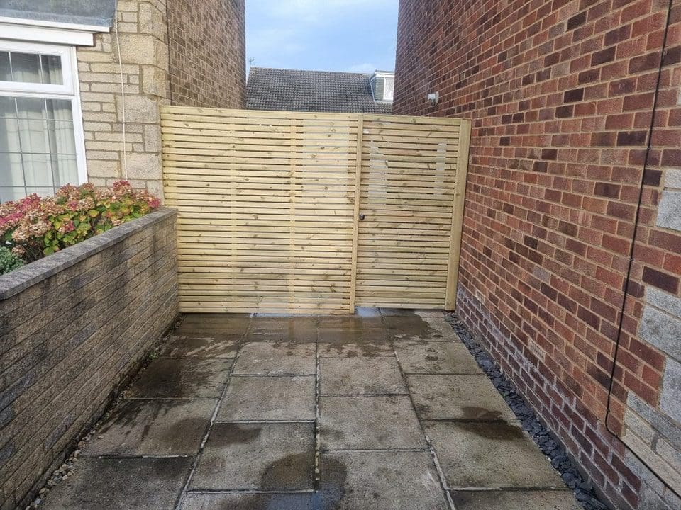 Contemporary fencing