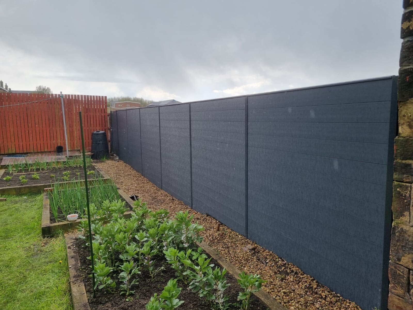 Difference Between Composite Fencing and Vinyl Fencing