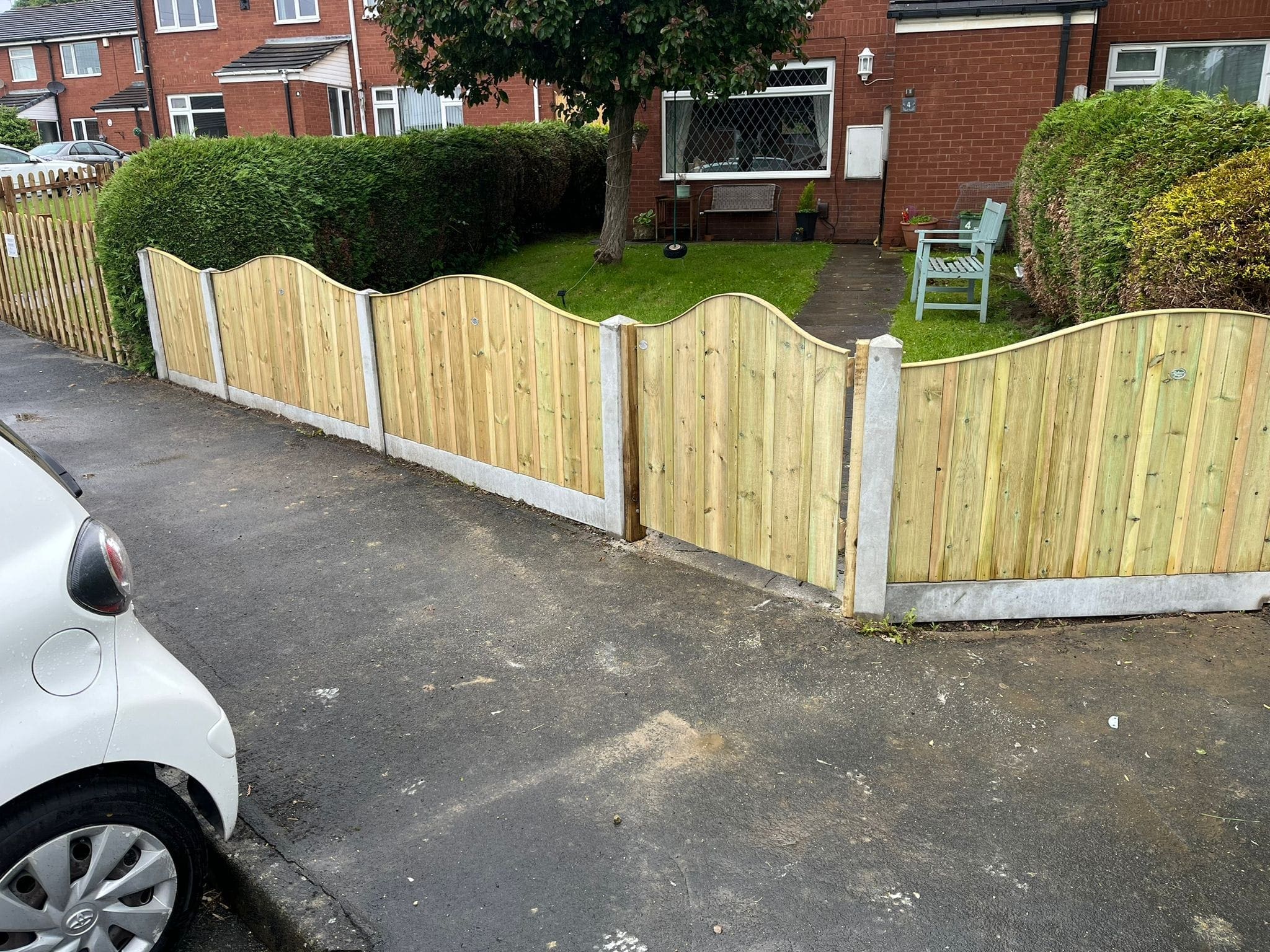 The Ultimate Guide to Choosing the Perfect Fencing Material for Your Home